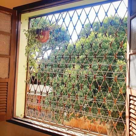 Quarto Casal Com Janela Casa Caramel Belo Horizonte Luaran gambar