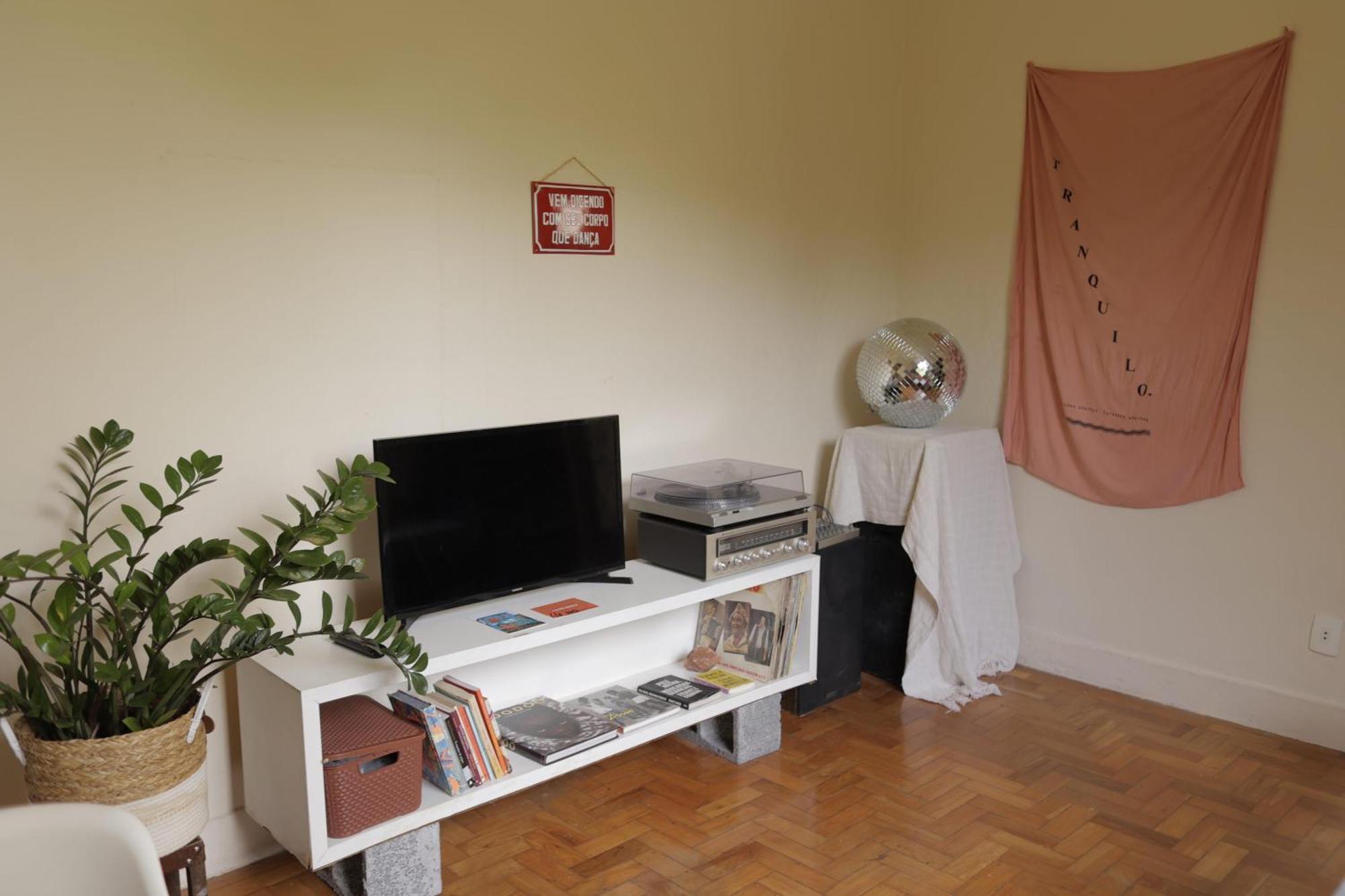 Quarto Casal Com Janela Casa Caramel Belo Horizonte Luaran gambar