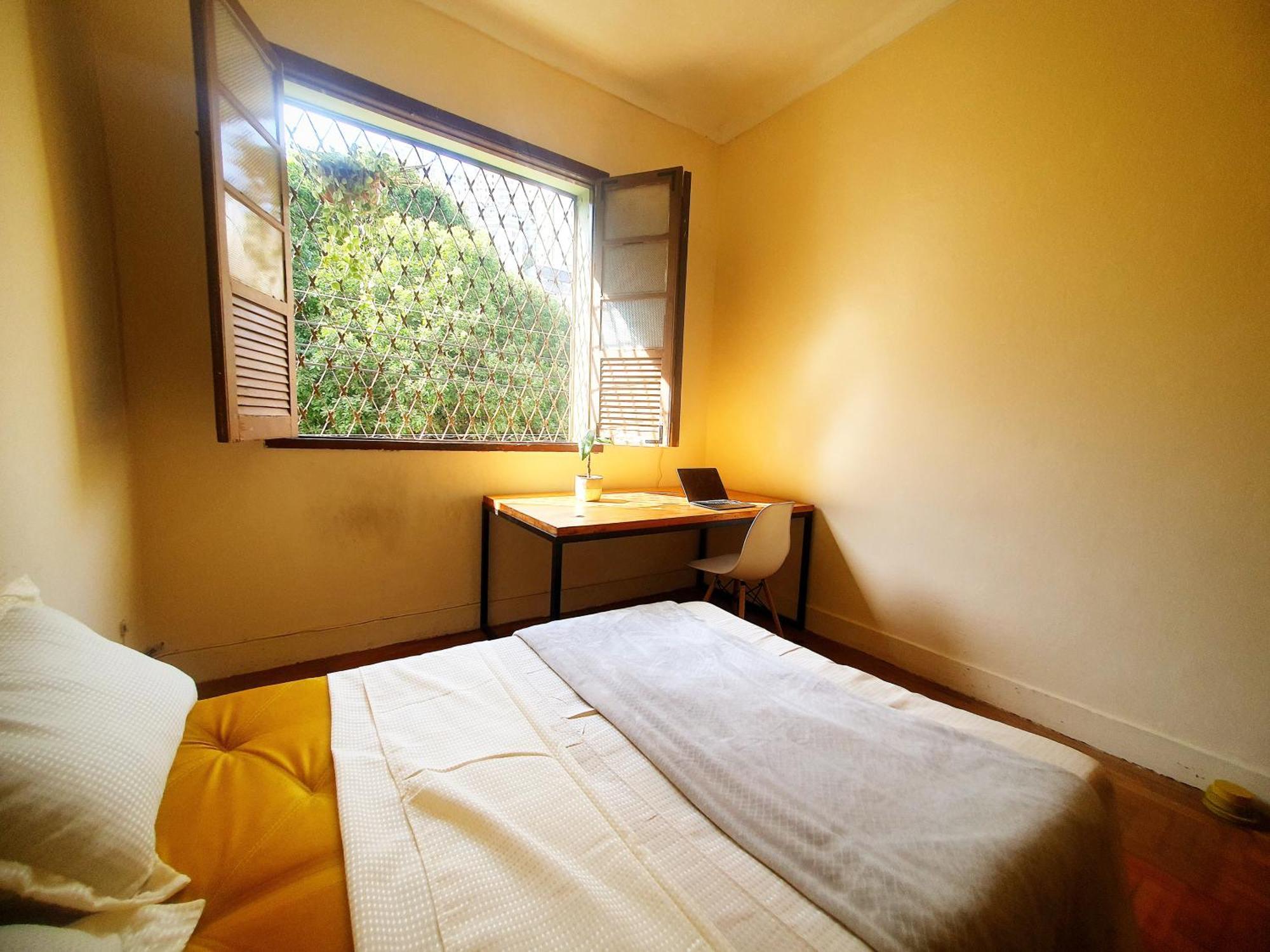 Quarto Casal Com Janela Casa Caramel Belo Horizonte Luaran gambar